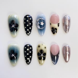 Schwarze Blume Drücken Sie auf Nägel kurze Almond Nails/Moon Nails/Stern Nägel/Black Polka Dots Nägel/Airbrunsh Nägel/Süße Nägel/Kawaii Nägel