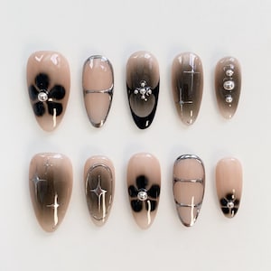 3D Silber Chrom Nägel/Schwarze Blume Press on Nägel Kurze Mandelnägel/Airbrush Nägel/Schwarze Nägel/Sternnägel/Feiertagsnägel/Geburtstagsnägel