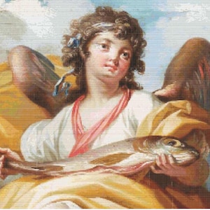 Può includere: Un modello a punto croce raffigurante una figura con capelli castani ricci e grandi ali, che indossa un indumento bianco con una fascia rossa. La figura tiene un grosso pesce in orizzontale su uno sfondo di cielo azzurro e drappeggi gialli.