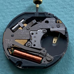 Rzadki japoński mechanizm kwarcowy 3W00 z datownikiem, jednym kamieniem, czysty, zabytkowy mechanizm zegarka