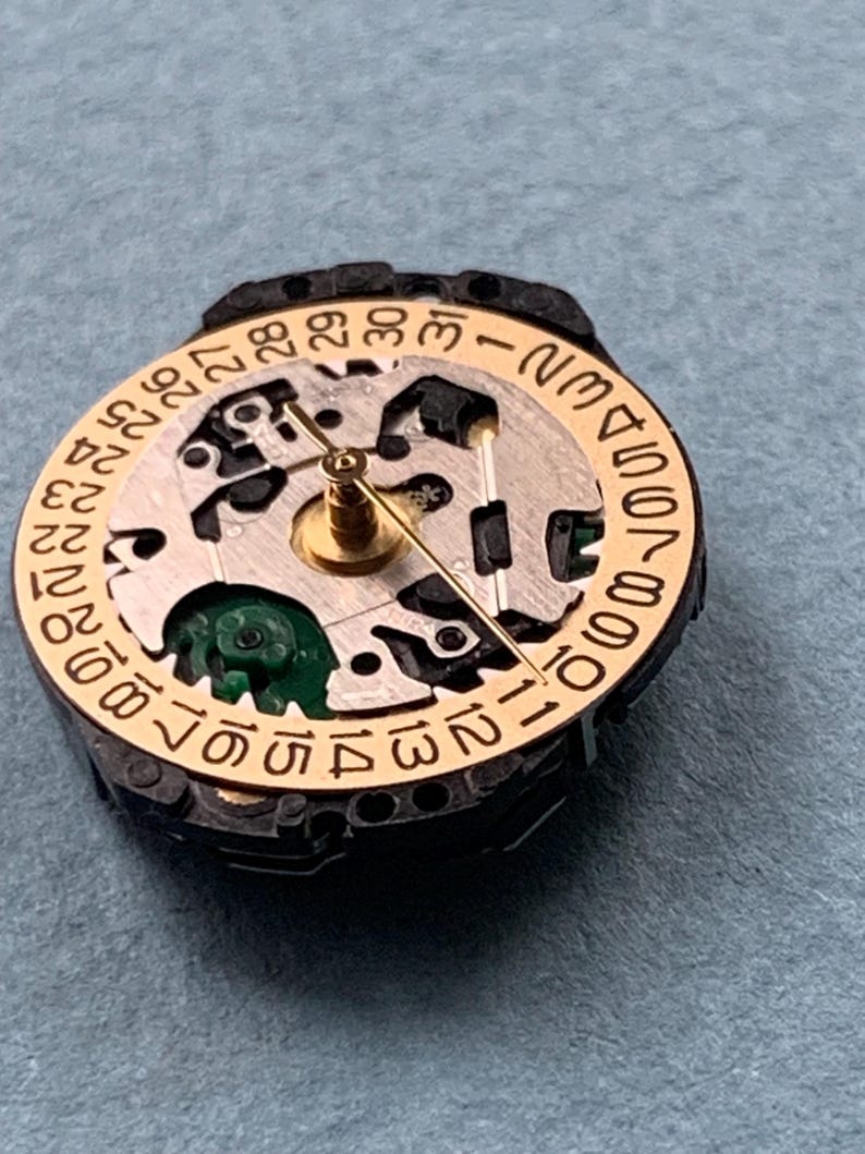 Seiko 7N82A Quarzwerk Day Date 3H Kronenposition Bild 4