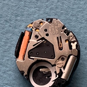 Seiko 7N82A Quarzwerk Day Date 3H Kronenposition Bild 5