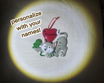 Ornamento personalizzato a forma di gatto grigio • Nome e anno dell'animale domestico personalizzati