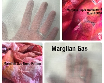 Pode incluir: Quatro imagens de close-up de tecido transparente, etiquetadas como "Margilan Super Transparent", "Margilan Super Transparent Nuno Felted", "Margilan Gas" e "Margilan Gas Nuno Felting". O tecido é branco e translúcido, com uma superfície ligeiramente texturizada.