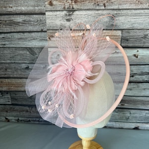 Small Blush Pink Fascinator - Etsy display picture 1