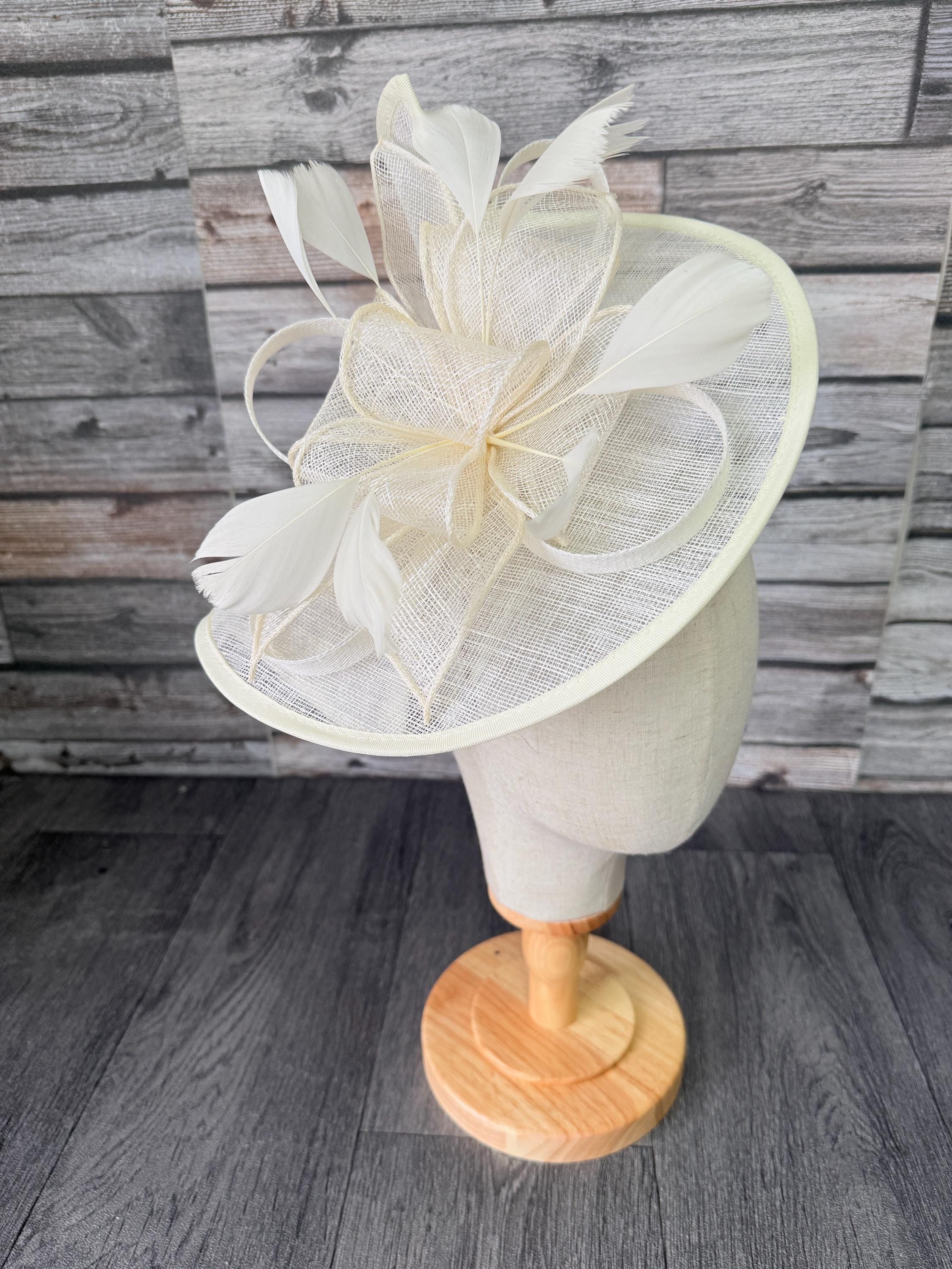 Mini Chapeau (bibi) Broche Doré Avec Plume Et Nœud - Pour Mariage, Soirée - Taille Unique Neuf