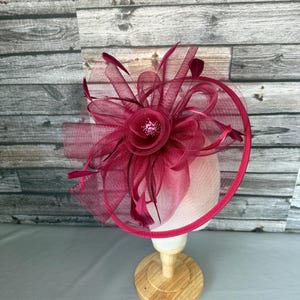 Hot Pink Fascinator Hat with Feathers & Mesh Flower – Kentucky Derby Hat, Wedding Hair Accessory, Tea Party Headpiece, Race Day Fascinator