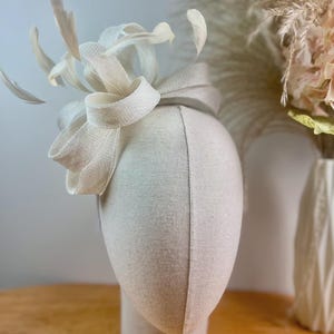 Ivory Cream Fascinator Hat Small - Weddings Races Royal Ascot Derby Melbourne Cup Kentucky - Headband Alice band and Clip Cocktail Tea