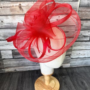 Tocado de plumas rojas: Carreras, bodas, fiestas de té - Diadema y pinza, sombrero de boda, grande