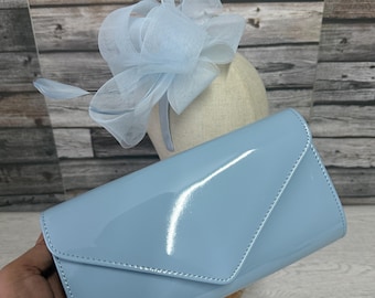 Baby Blau Feder Fascinator-Hut und Patent Clutch Bag Set, Hochzeiten Rassen Royal Ascot
