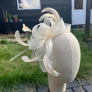 Ivory Cream Fascinator Hat Small - Weddings Races Royal Ascot Derby Melbourne Cup Kentucky - Headband Alice band and Clip