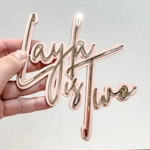 Placa de acrílico con nombre para tarta, boda, recuerdo dorado, doble capa, decoración de panadero en 3D, placa con escritura personalizada, dulce fiesta