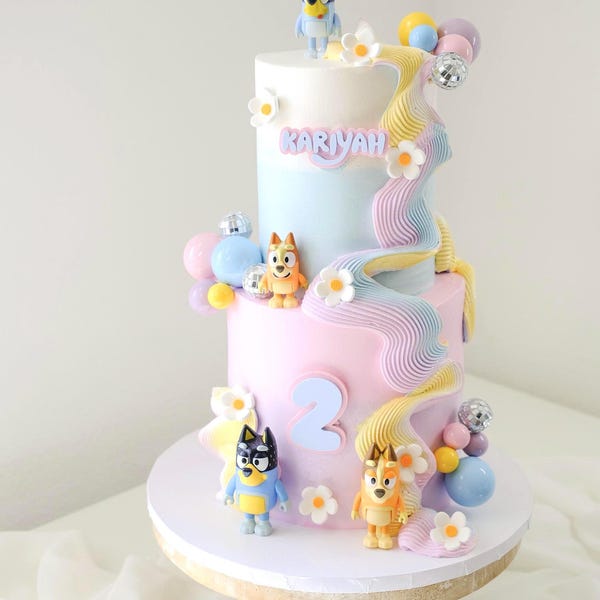 Topper per torta Blue Dog con nome personalizzato, ciondolo Heeler Wackadoo Twoey, decorazione per feste per bambini in acrilico, rosa pastello, con licenza, anagramma Bluey