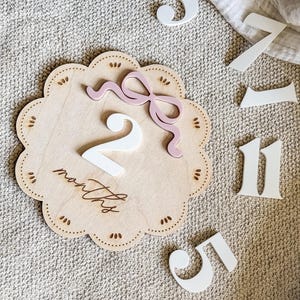 Marcadores de hitos para bebés para niñas con lazos Nombre Rosa Decoración de guardería personalizada Anuncio Hospital Recién nacido Foto Prop Placa Encaje