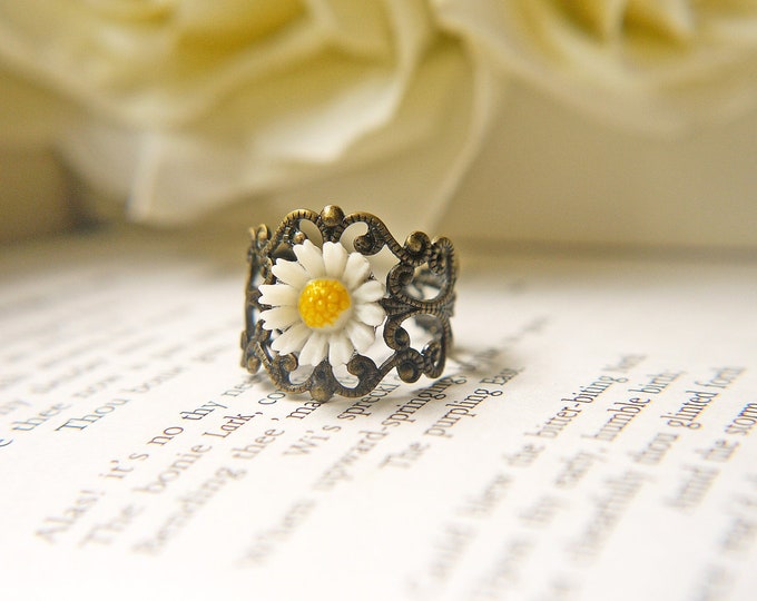 White Daisy Flower Ring Antique Brass Filigree Vintage Style Etsy