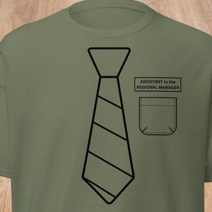 Camiseta de The Office / Dwight Schrute, asistente del gerente regional / Inspirada en Dunder Mifflin / Merchandising divertido de programas de televisión / Camiseta unisex Gildan