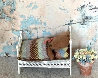 Vintage Miniatur Weiß Metall Babybett Perfekt für Maileg Baby Maus