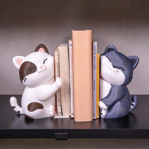7.5” Cat Bookends Set – 3D Printed Non-Slip Shelf Decor | Cozy Hug Design for Desk, Office & Gifts for Cat Lovers