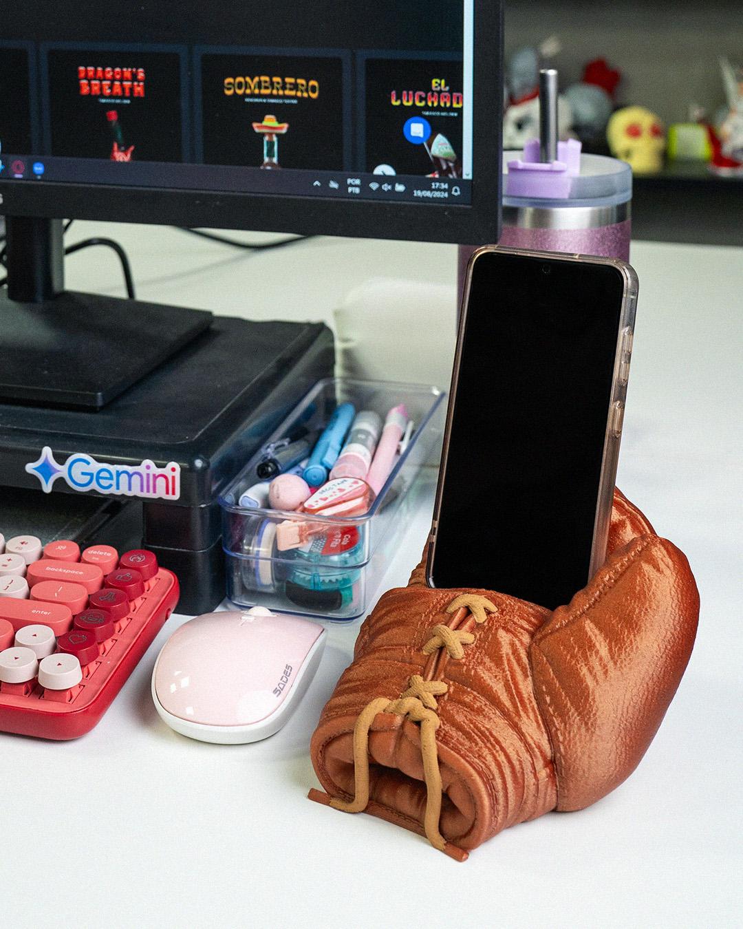 Right Hook Phone Holder – 3D Printed Boxing Glove Desk Stand – Sports Gift – 3.94 in