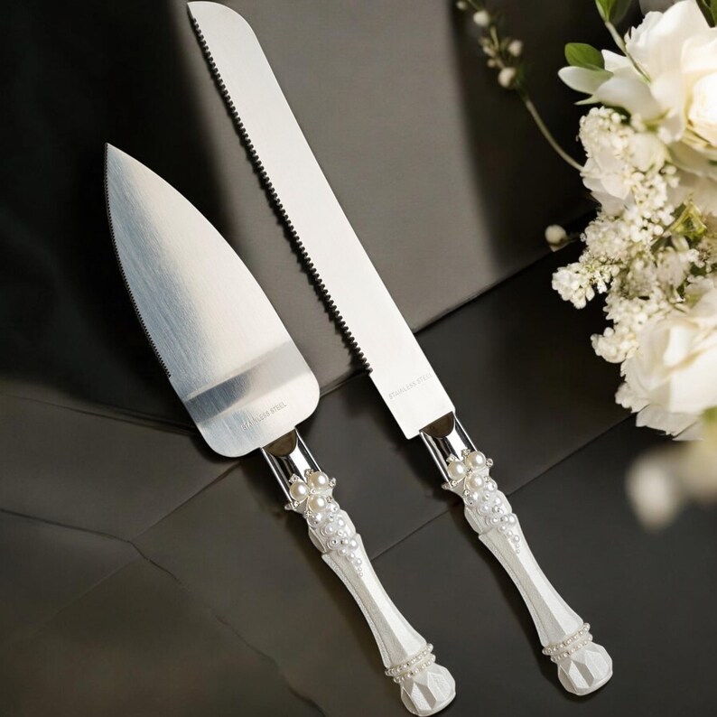 Custom Pearl Wedding Gift Set with Champagne Flutes, Cake Knife and Server, Bridal Toast Glasses for Bride and Groom Knife + server