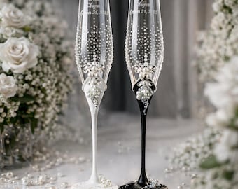 Wedding Toasting Set, Classic Ceremony Black and White Glasses with Cake Server, Elegant Bridal Party Gift, Gift from Parents