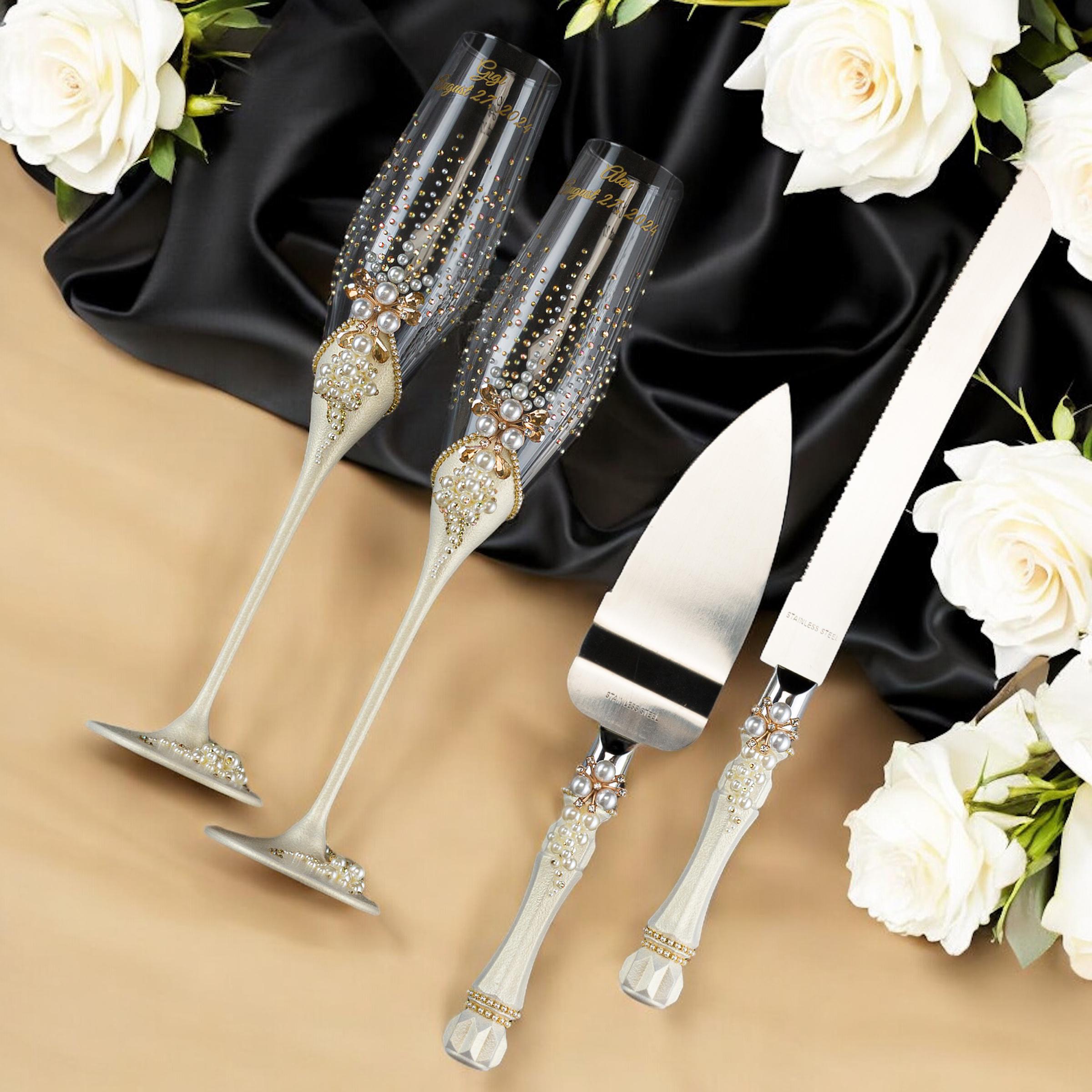 Personalized Wedding Table Set With Champagne Flutes, Candles, Cake ...