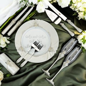 Bride and Groom Champagne Glass Set with Engraved Utensils and Plate, Custom Wedding Gift Idea, Elegant Table Setting for Ceremony