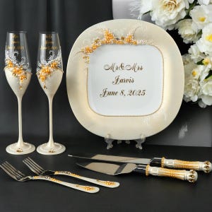 Wedding Tableware Set, Custom Champagne Flutes and Cake Knife, Elegant Reception Décor, Bride and Groom Gift, Timeless Keepsake
