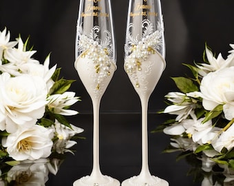 White Pearl Wedding Champagne Flutes, Personalized Engraved Bride Groom Glasses, Wedding Cake Knife and Server