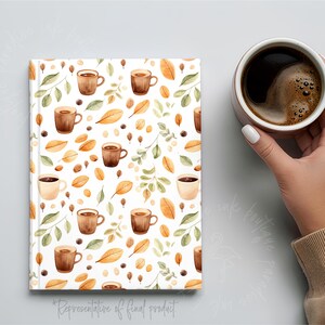 Könnte beinhalten: Ein Set aus drei Keramikbechern mit gesprenkelter, matter Oberfläche. Die Becher sind in den Farbtönen Creme, Hellgrau und Dunkelgrau gehalten. Jeder Becher hat ein schlichtes, minimalistisches Design und einen abgerundeten Henkel. Die Becher sind aufeinander gestapelt.