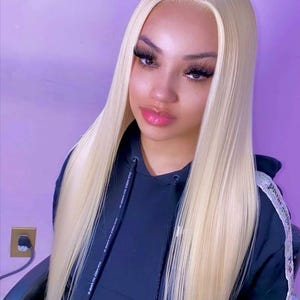 50 cm lange blonde Bombe. Jungfräuliches Haar glatt mit vorgebleichtem 5 * 5 HD Closure.