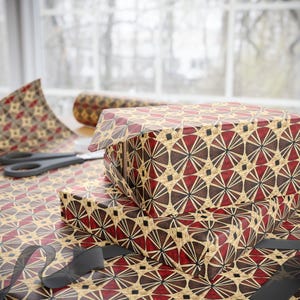 Papier do pakowania w stylu retro, odjechany papier do pakowania prezentów na urodziny, święta i specjalne okazje - nowoczesne podejście do designu vintage, artykuły papiernicze na prezenty