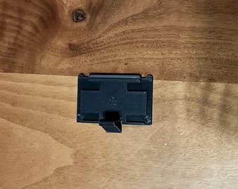 Replacement battery cover for standard-sized Ibanez pedals