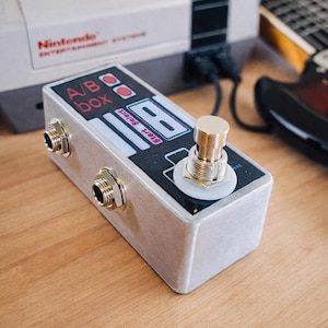 BBanalog A/B switch– Passive Guitar Amp & Pedalboard Switcher – Nintendo Controller Inspired Utility Pedal