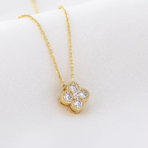 Clover Leaf Pendant Necklace Real Silver in Gold Plated - Gift for Her - Women's Jewelry including Gift Box