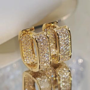 Boucles d'oreilles créoles CZ - Bijoux d'oreilles délicats plaqués or - Décoration pour femmes et filles - Pour tous les jours