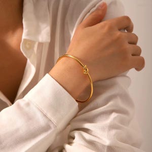 Bracelet minimaliste, bracelet à nœud en or, bracelet jonc ouvert, bracelet d'amitié, cadeau de demoiselle d'honneur