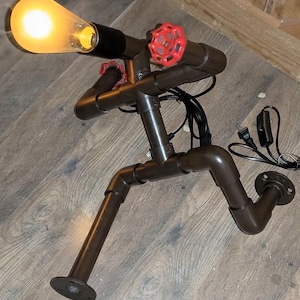 Pipe Lamp-Steampunk lamp-edison-Table lamp-Desk lamp-Rustic home decor-Gift-Farmhouse decor-Home decor-Desk accessories-Industrial lighting