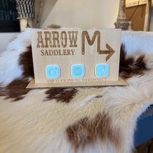 Gegraveerd bord met NFC-tag | Social media-bord | Betaalbord | Zakelijke marketing | Volg mij-bord | Marketing | Websitemarketing | LOGO-bord: