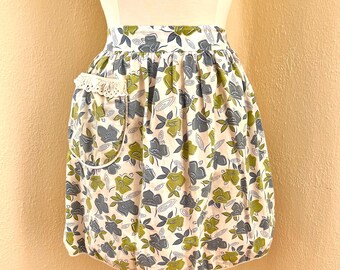 Vintage 60s Gray and Green Stylized Foliage Half Apron
