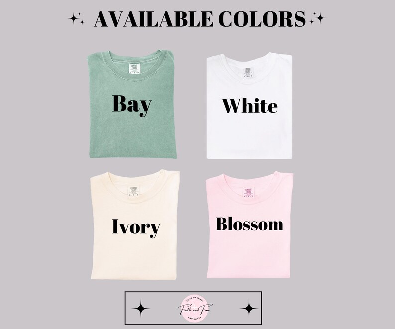 Puede incluir: Cuatro camisetas dobladas en diferentes colores: Bay, White, Ivory y Blossom. El texto "AVAILABLE COLORS" est&aacute; en la parte superior. La marca "Faith and Fine" est&aacute; en la parte inferior.