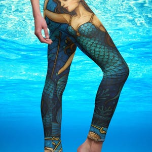 Meerjungfrau Yoga Leggings, Glasmalerei Ozean Leggings, Muschel Sammler Geschenk, Strand Mädchen Hose, Mermaidcore Mode, Meeresfarben
