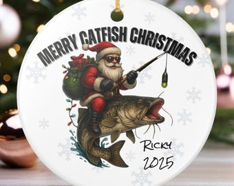 Adorno navideño personalizado de Papá Noel con forma de bagre: Regalo personalizado para pescadores.