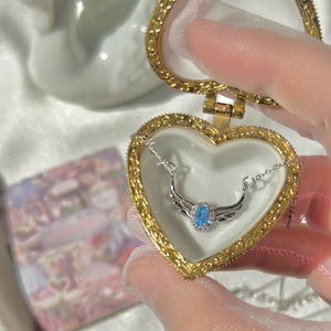 Barbie swan lake odette necklace