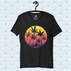 Tropischer Sonnenuntergang T-Shirt: Sommer Palme Surf Design