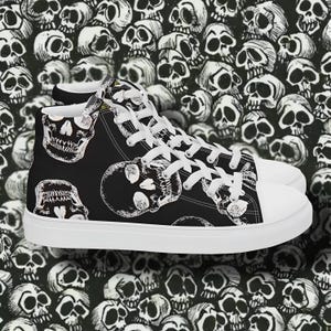 Zapatillas altas de lona con calavera negra para hombre: zapatos de moda gótica