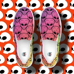 Men&#39;s Rainbow Alien Canvas Slip-On Shoes: Comfortable Casual Sneakers