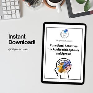 Op de afbeelding: Een digitale tablet toont een document met de titel "Functionele activiteiten voor volwassenen met afasie en apraxie" van KB Speech Connect. De tablet ligt op een wit oppervlak met de tekst "Direct downloaden!" en "@KBSpeechConnect".