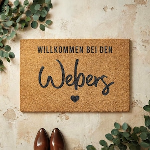Fußmatte Personalisierbar aus Kokos mit Familienname „Willkommen bei den“ | Geschenk zum Einzug | Türmatte aus Kokos |