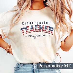 Custom Semiquincentennial naam kleuterleidster patriottisch shirt, faux patchwork Amerikaanse vlag, 250-jarig jubileum VS